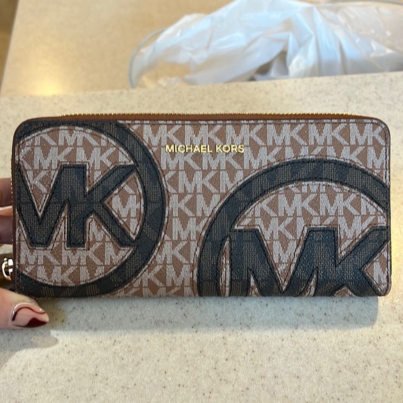 Graphic Logo Continental Wristlet-strap not included - Picture 14 of 14